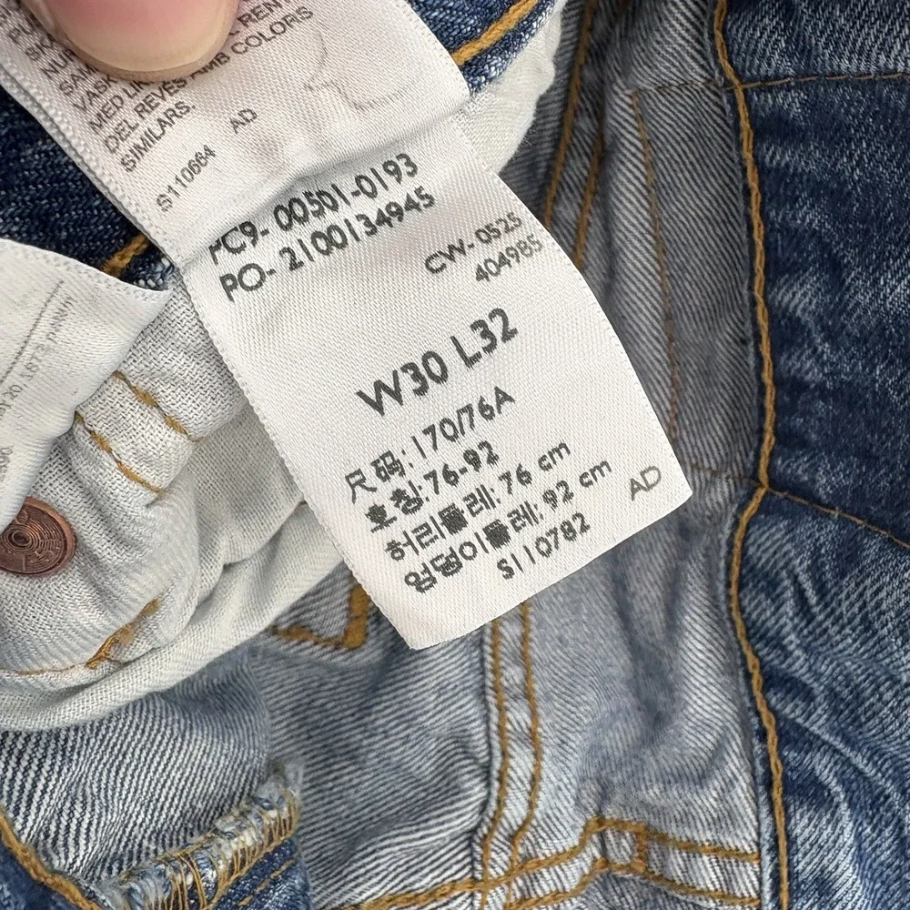 Levis 501 Jeans Mens 30x32 Light Wash Button Fly Straight Leg‎ Denim Classic Fit